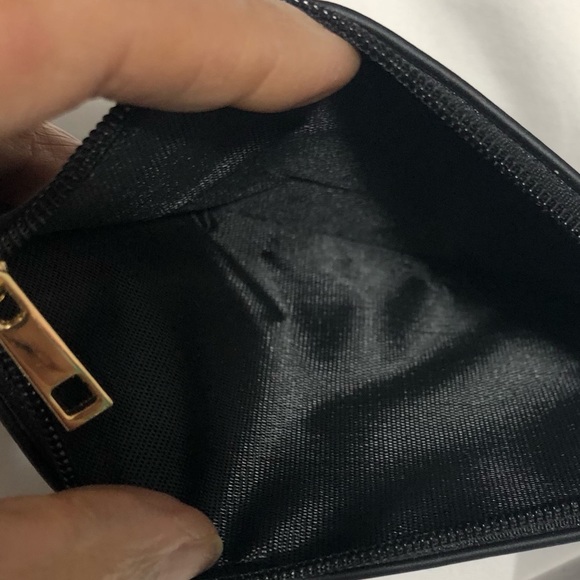 Women’s initial R gold wrist chain purse wallet black. 7”LX4W - Picture 3 of 3